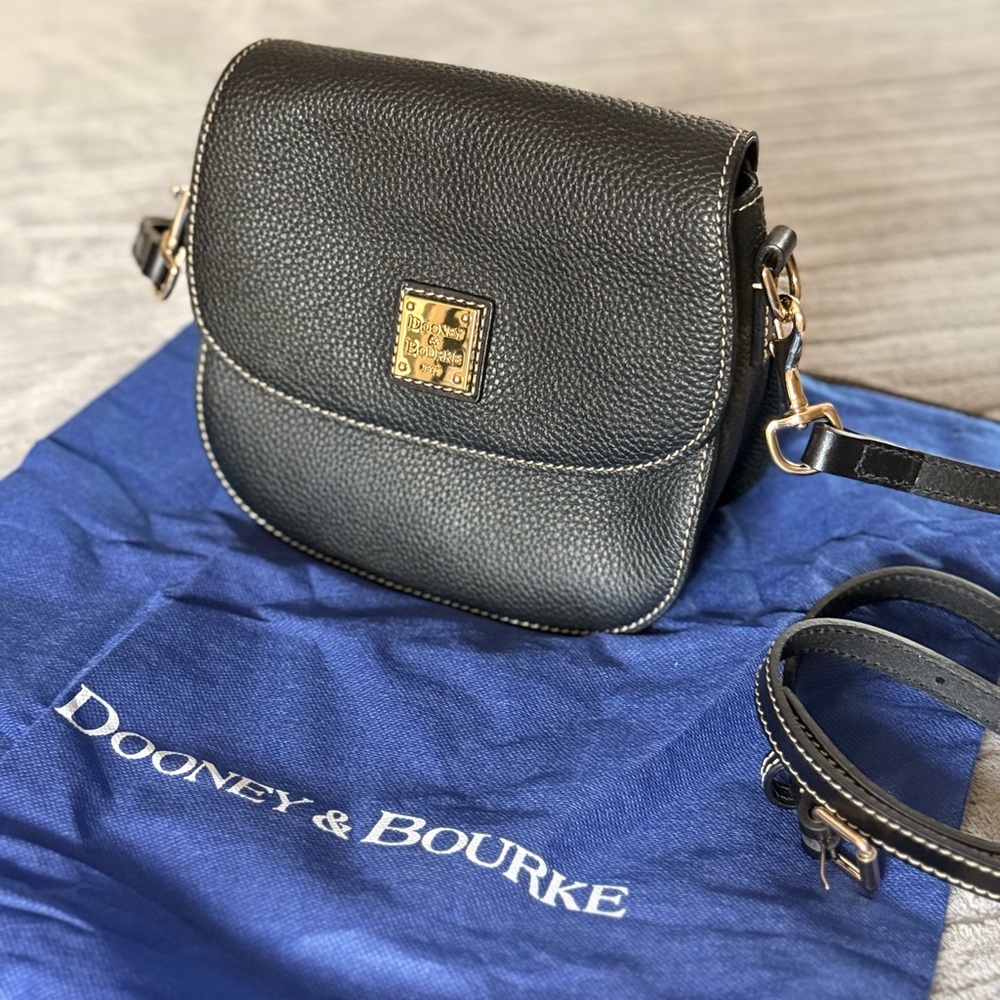 Dooney & Bourke Pebble Grain Black Saddle Bag 🖤